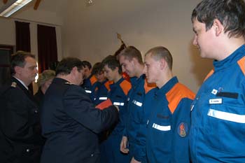 �bergabe der Dienstausweise