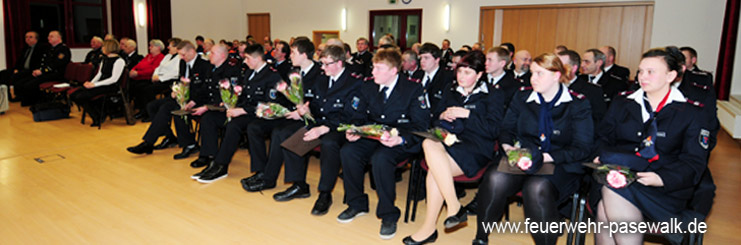 G�ste und  Kameraden bei der Jahreshauptversammlung